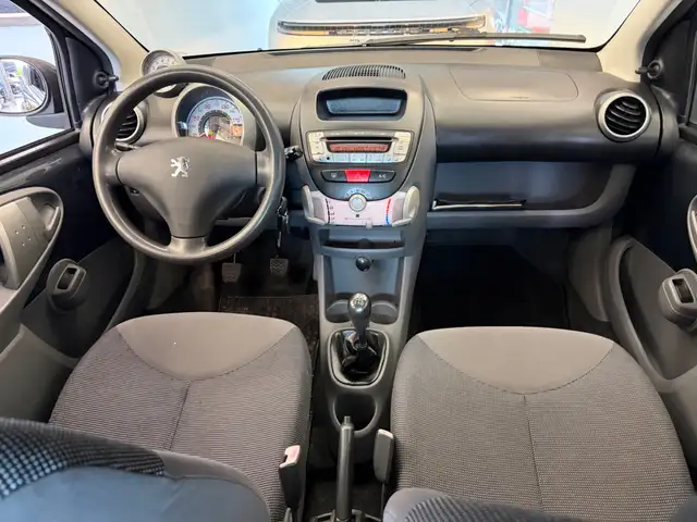 Peugeot 107 view 9