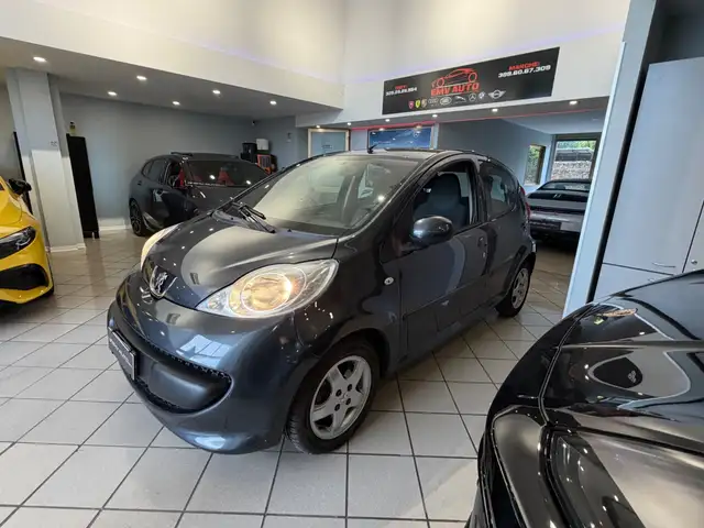 Peugeot 107 view 4