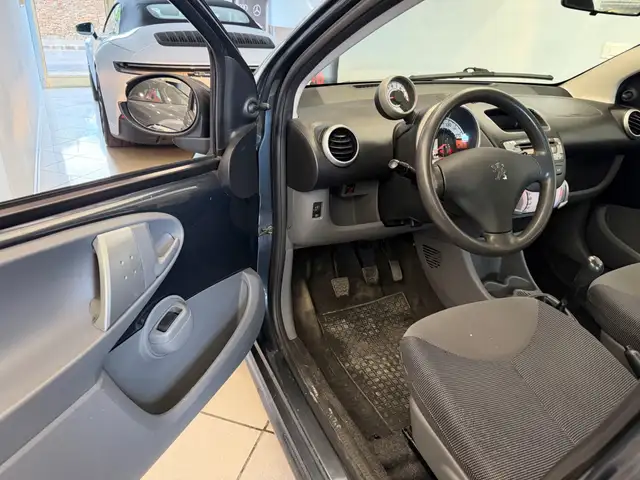 Peugeot 107 view 7
