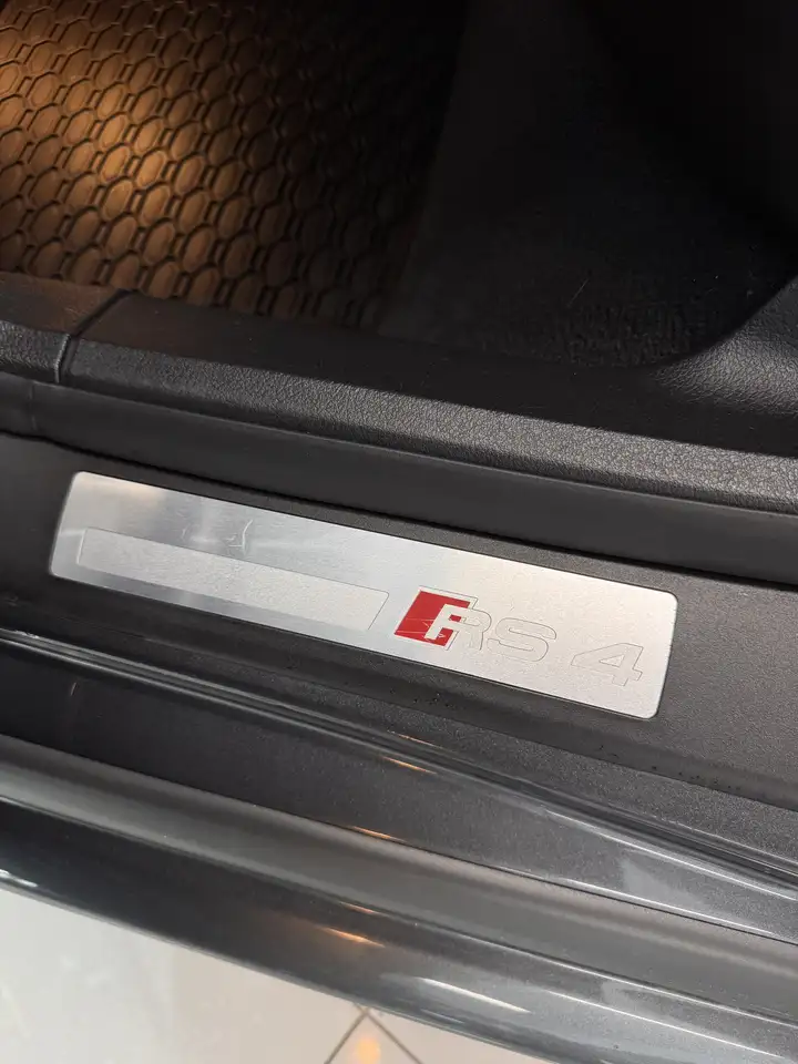 Audi RS4 снимка Audi RS4