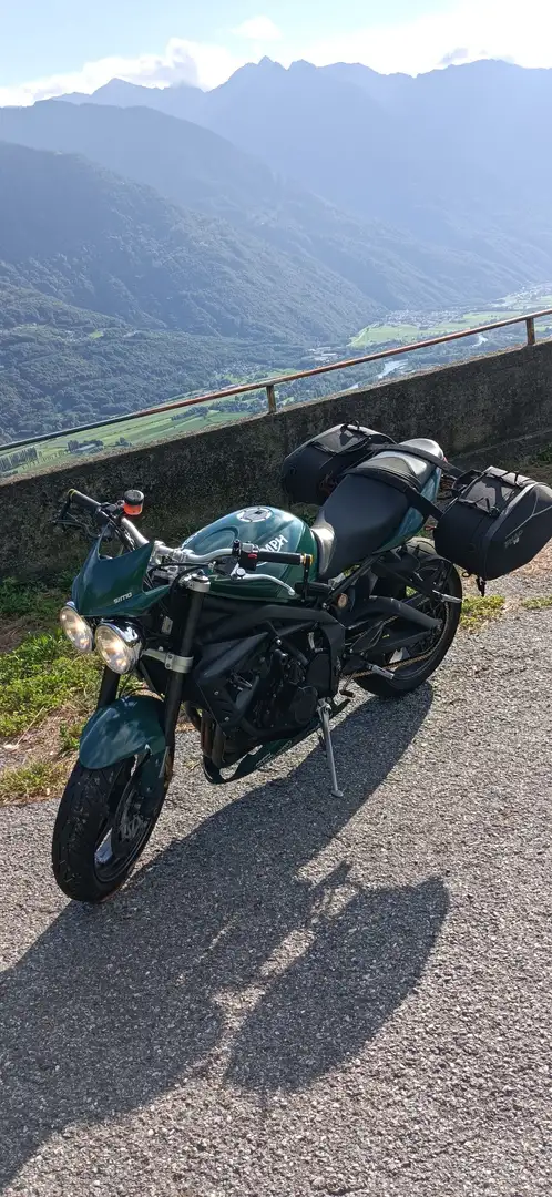 Triumph Street Triple R - 1