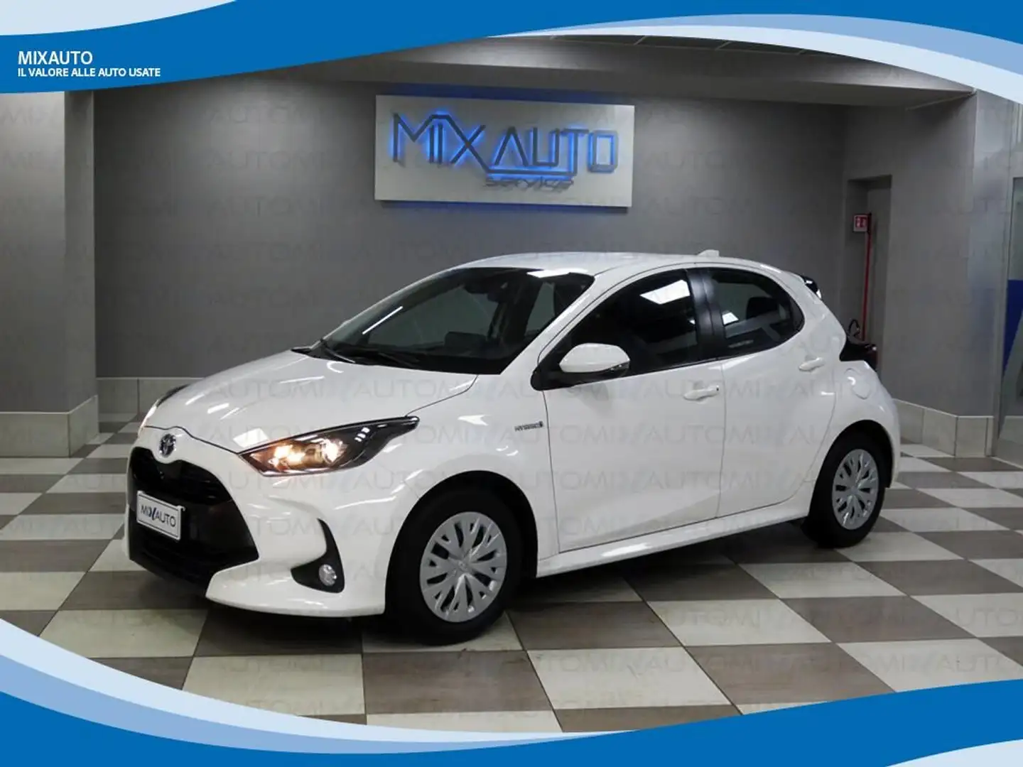 Toyota Yaris Hybrid 1.5 5 Porte Active AUT EU6 Bianco - 1
