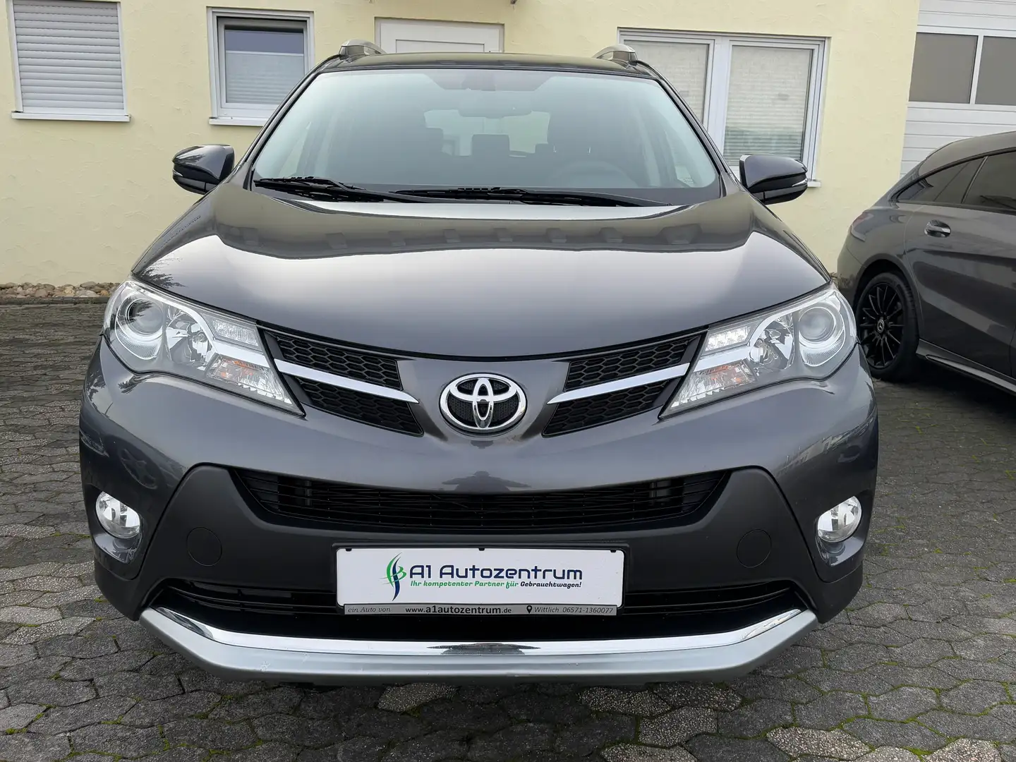 Toyota RAV 4 2.2L D-4D 4x4 Automatik Edition S AHK Navi RF.Cam Grau - 2