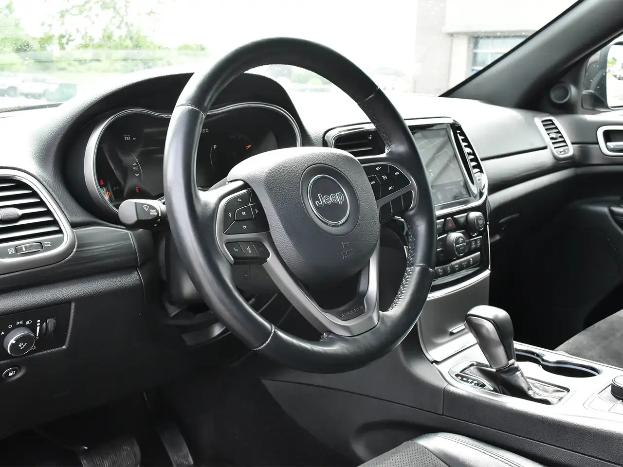 Jeep Grand Cherokee снимка Jeep Grand Cherokee