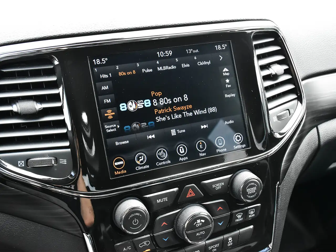 Jeep Grand Cherokee снимка Jeep Grand Cherokee