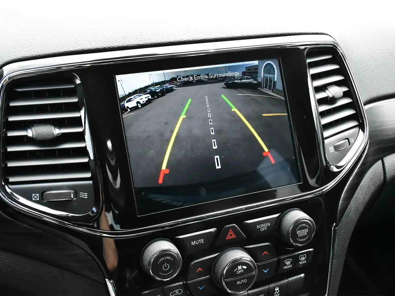 Jeep Grand Cherokee снимка Jeep Grand Cherokee