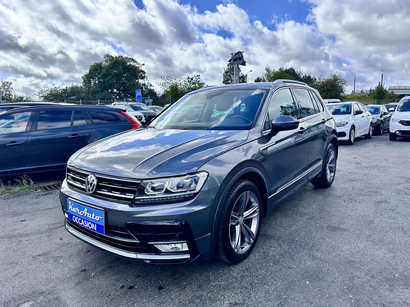 Volkswagen Tiguan 2.0 TDi SCR Comfortline BMT *R-LINE* Gris - 2