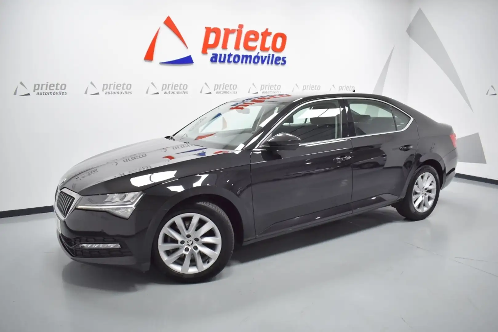 Skoda Superb 2.0TDI AdBlue Ambition DSG 110kW Negro - 1