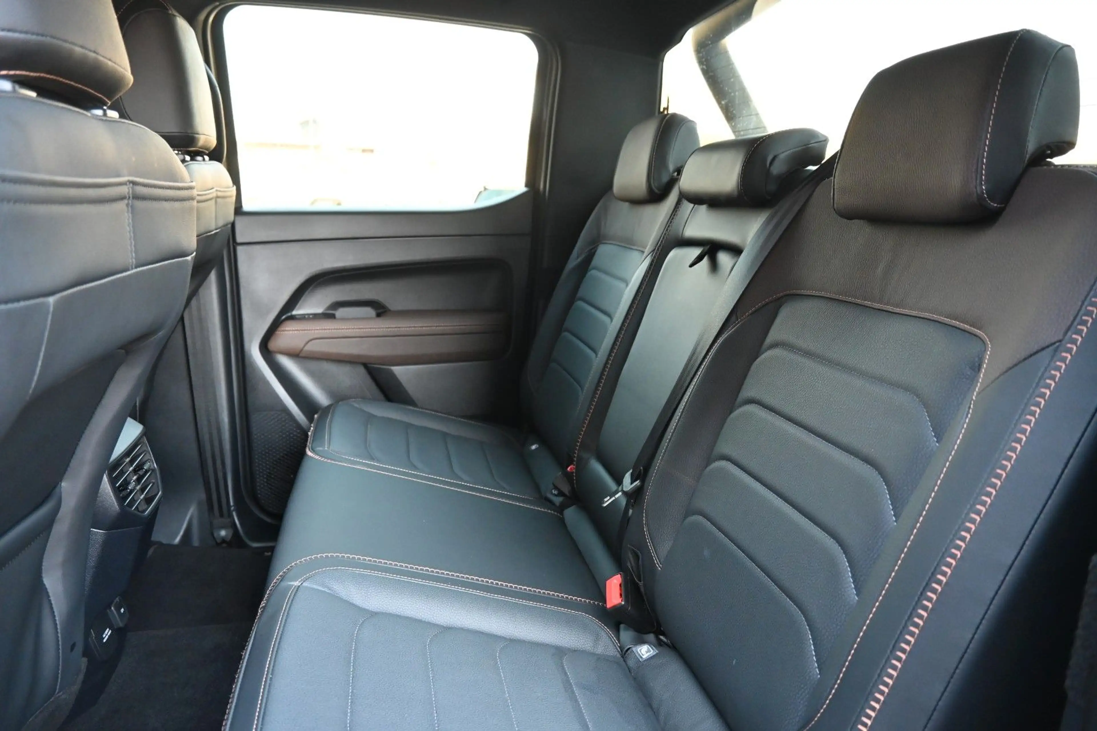 Volkswagen Amarok 3.0 V6 PanAmericana IQ.Light Nav AHK 360° — photo 14