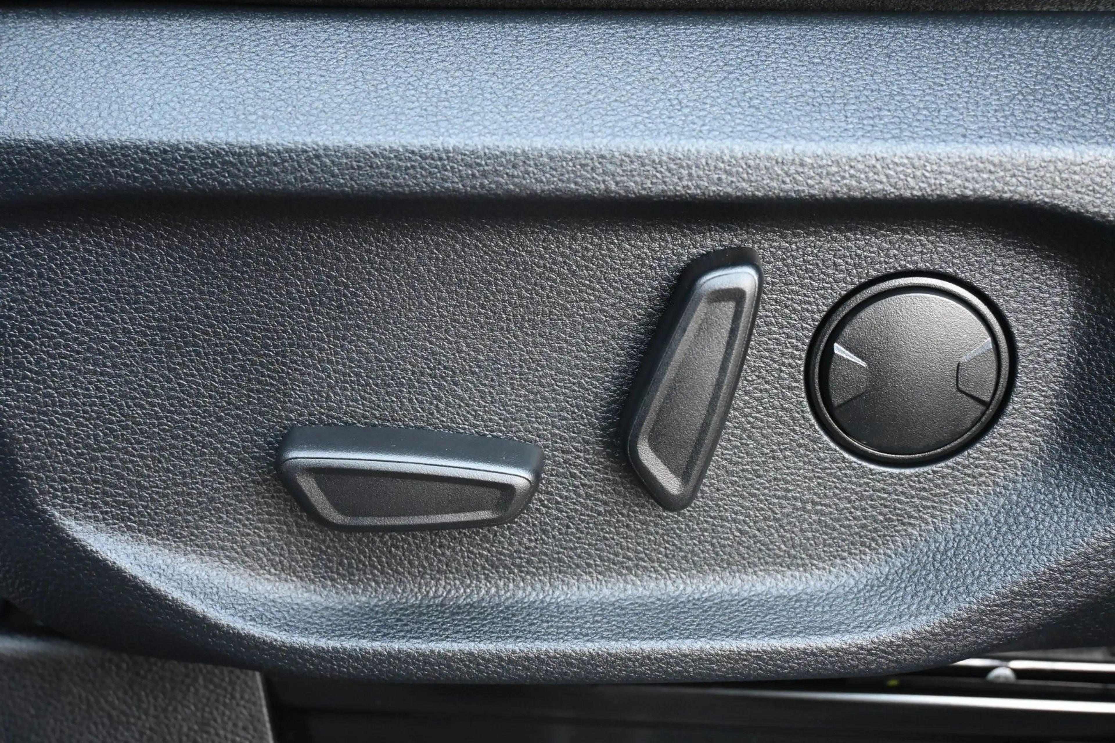 Volkswagen Amarok 3.0 V6 PanAmericana IQ.Light Nav AHK 360° — photo 15