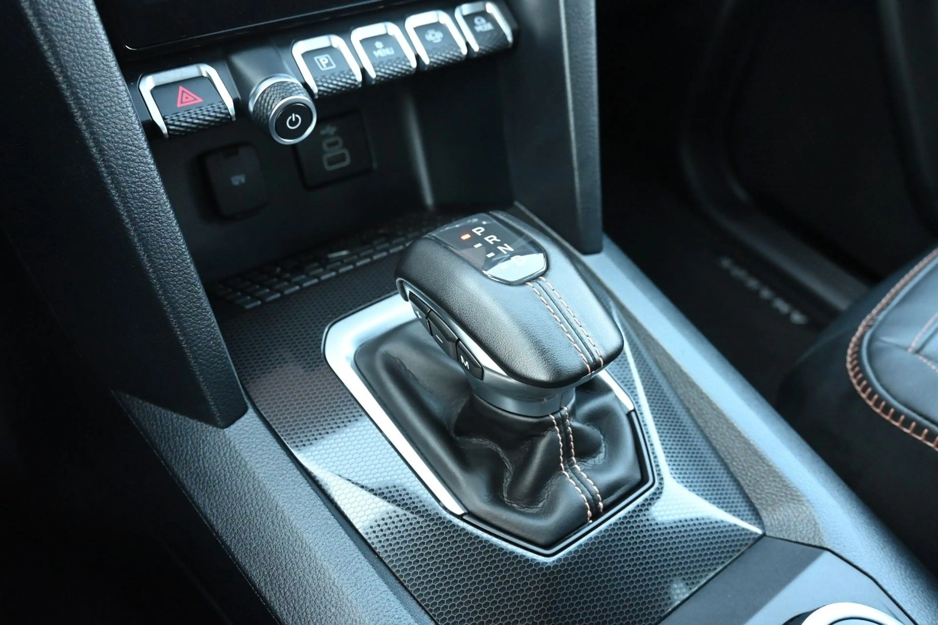 Volkswagen Amarok 3.0 V6 PanAmericana IQ.Light Nav AHK 360° — photo 12