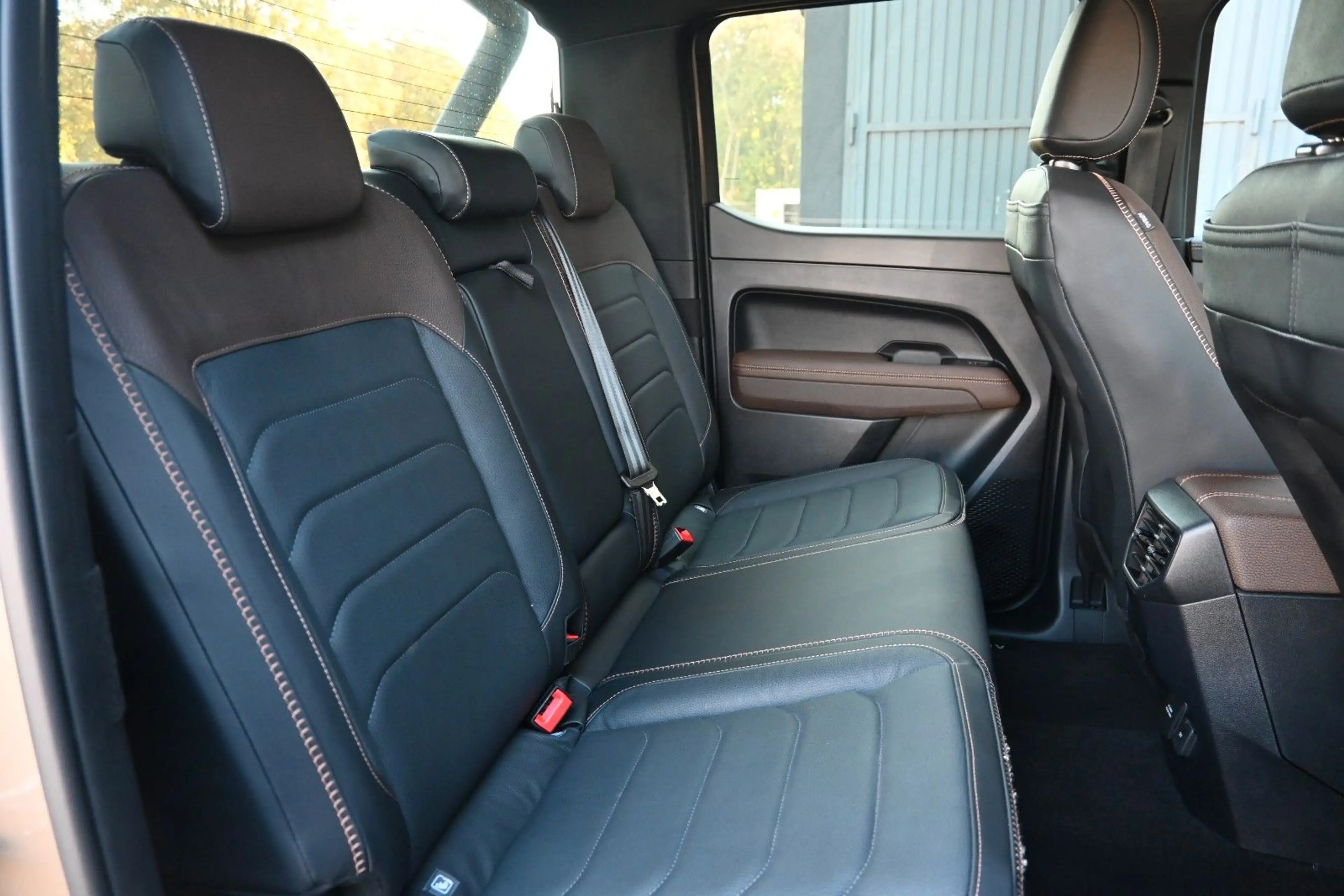 Volkswagen Amarok 3.0 V6 PanAmericana IQ.Light Nav AHK 360° — photo 16