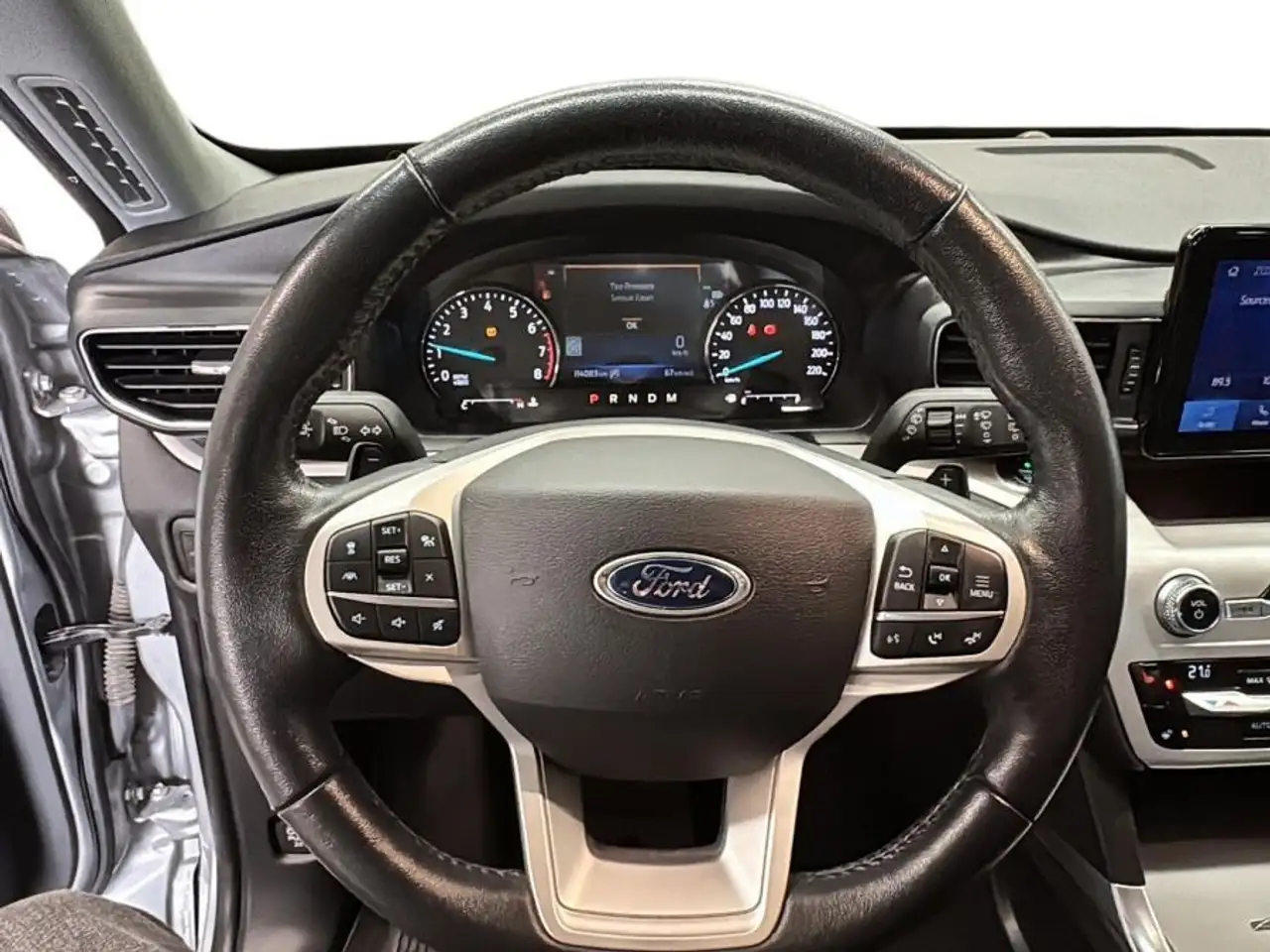 Ford Explorer снимка Ford Explorer