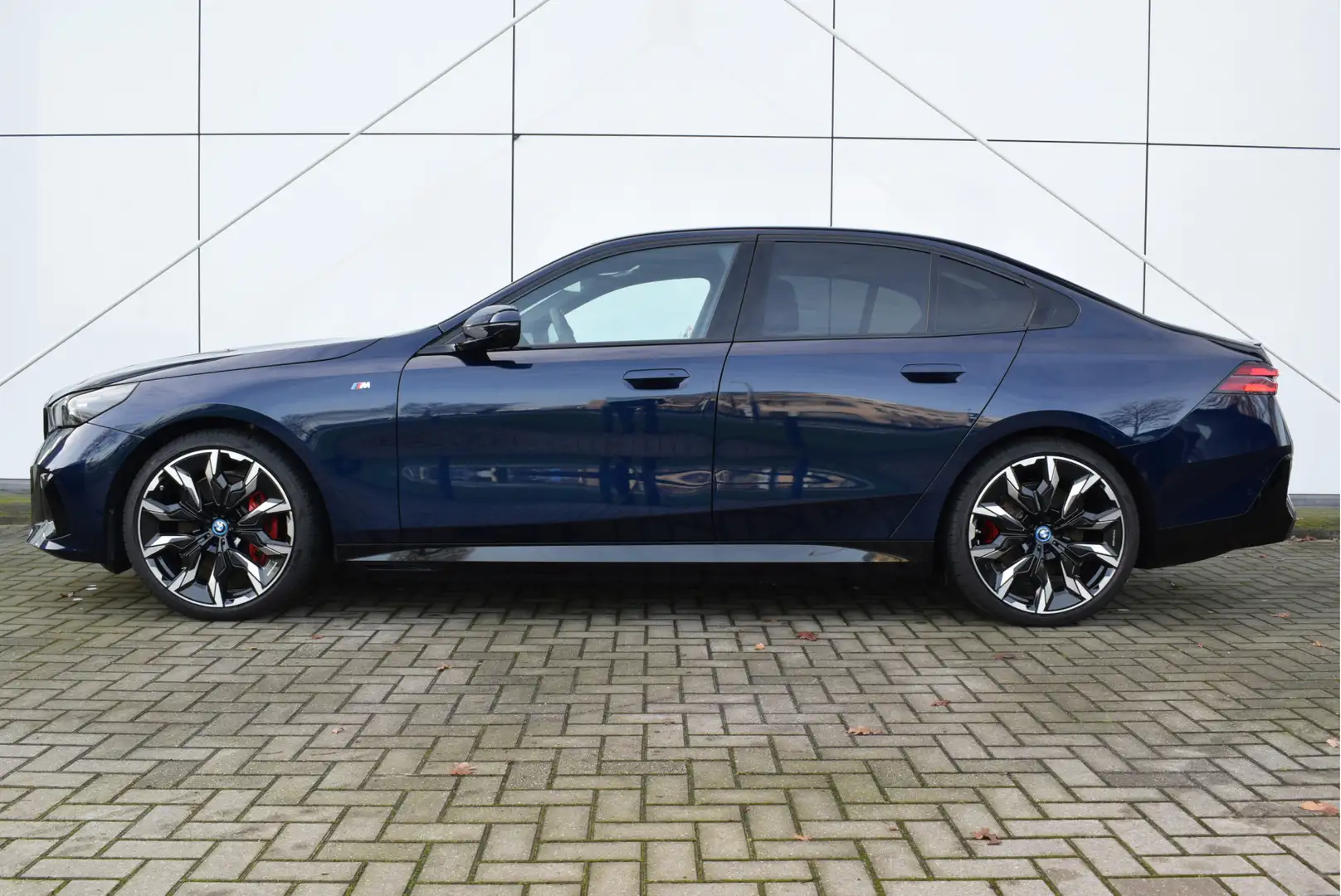 BMW i5 eDrive40 High Executive M Sport 84 kWh / Panoramad Blauw - 2