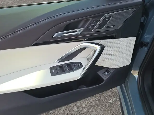 BMW Ix1 view 9