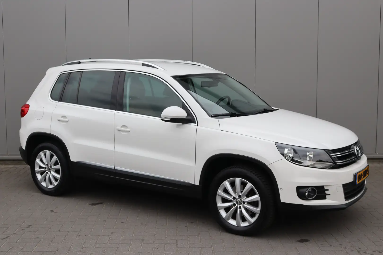 Volkswagen Tiguan 1.4 TSI Sport&Style Trekhaak/Leder/Parkeerhulp/Cru Wit - 2