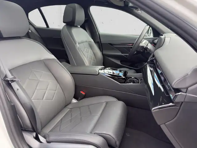 BMW i5 xDrive40 Ansicht 16