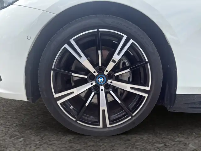 BMW I5 view 7
