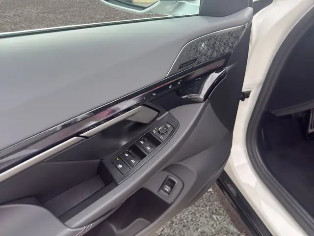 BMW I5 view 9