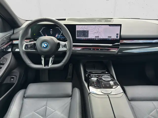BMW i5 view 13