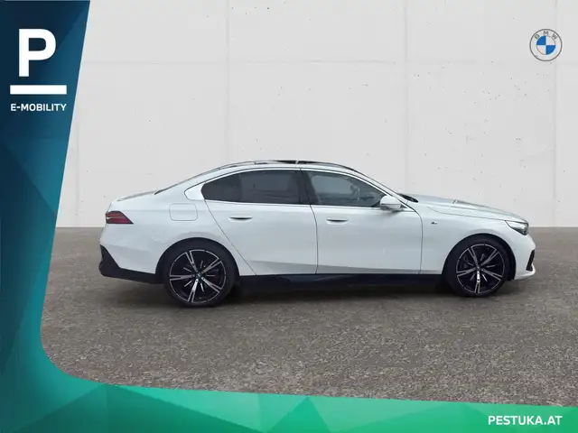 BMW I5 view 3