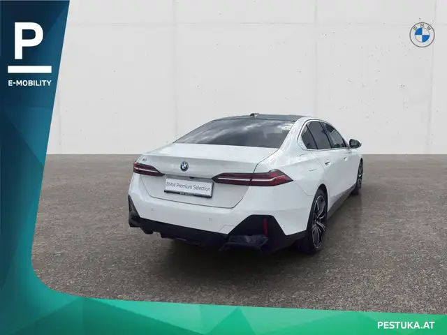 BMW i5 view 4