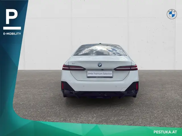 BMW i5 view 5