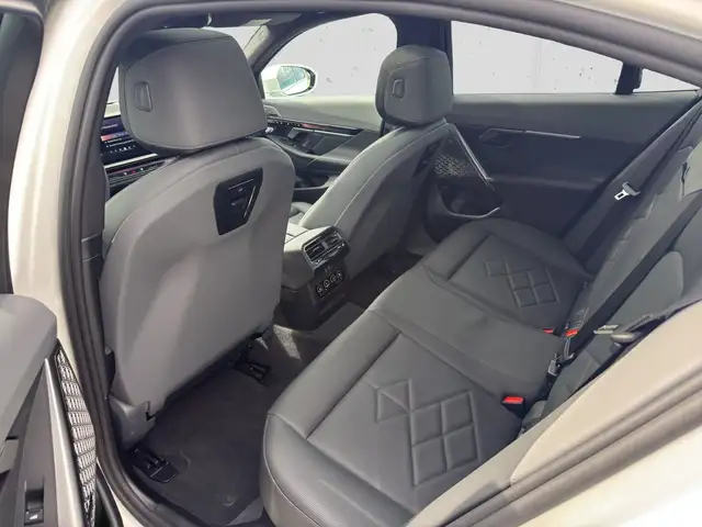 BMW i5 xDrive40 Ansicht 17