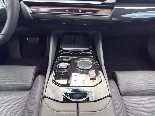 BMW i5 view 15