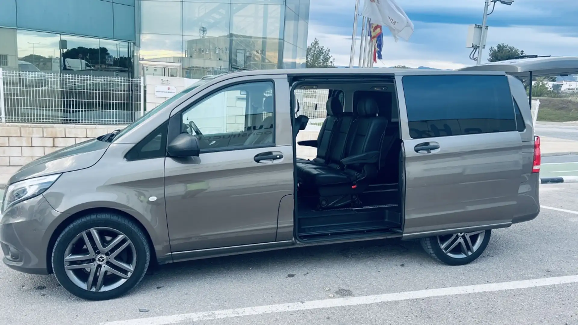 Mercedes-Benz Vito Tourer 119 CDI Select Extralargo Aut. Gris - 2