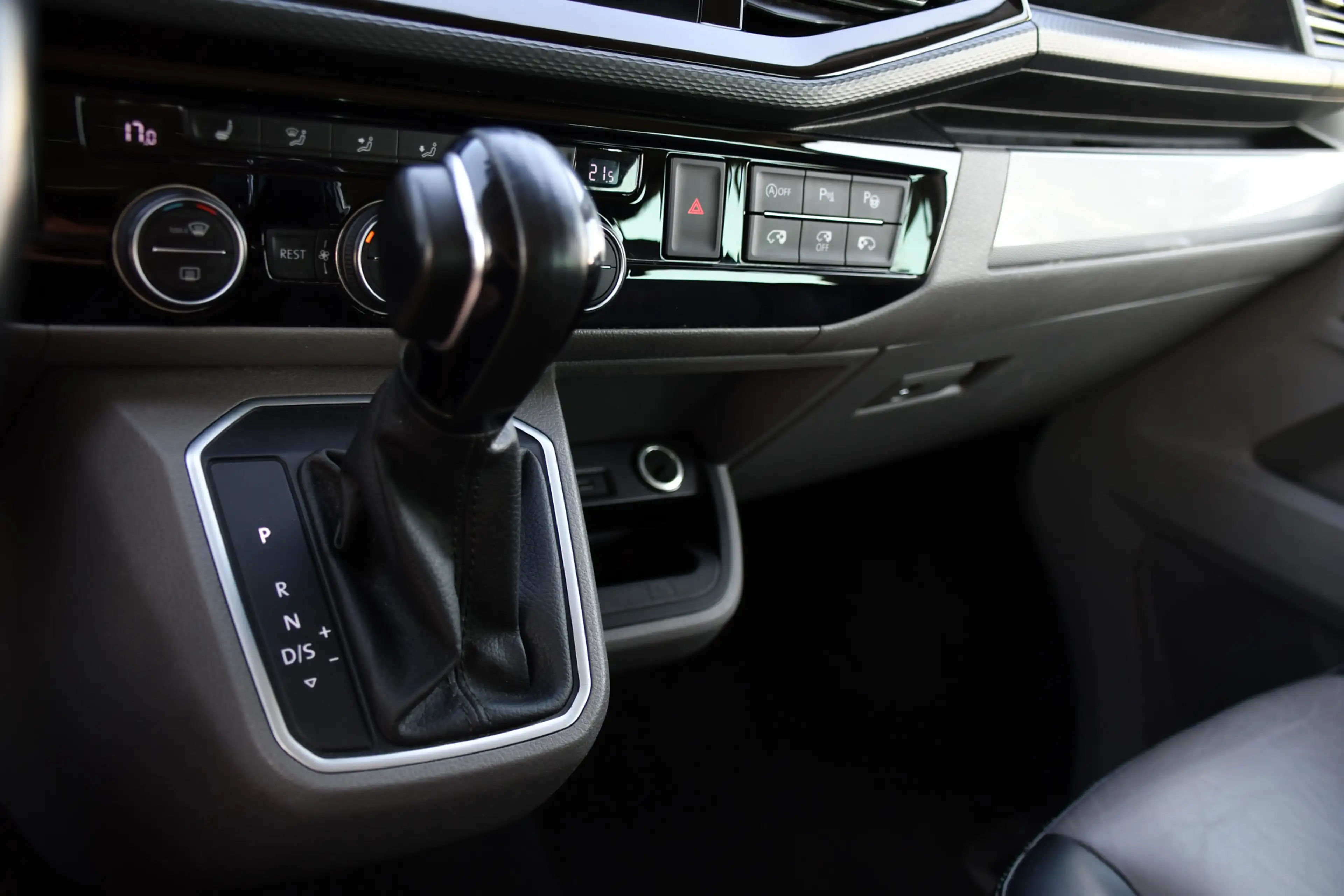 Volkswagen Transporter 2.0 TDI L2H1 30 DC Caravelle Virtual, Adaptieve Cr — photo 19