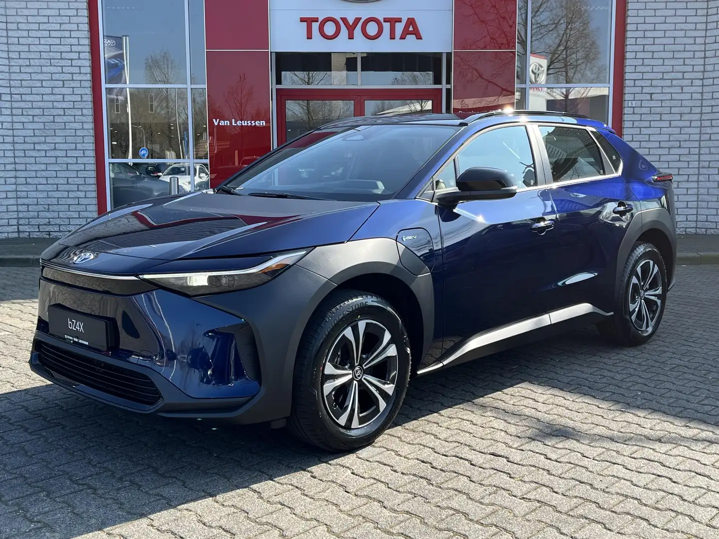 Toyota bZ4X 71 KWH VOORRAAD VOORDEEL!!! DIRECT LEVERBAAR!!! WA Azul - 1