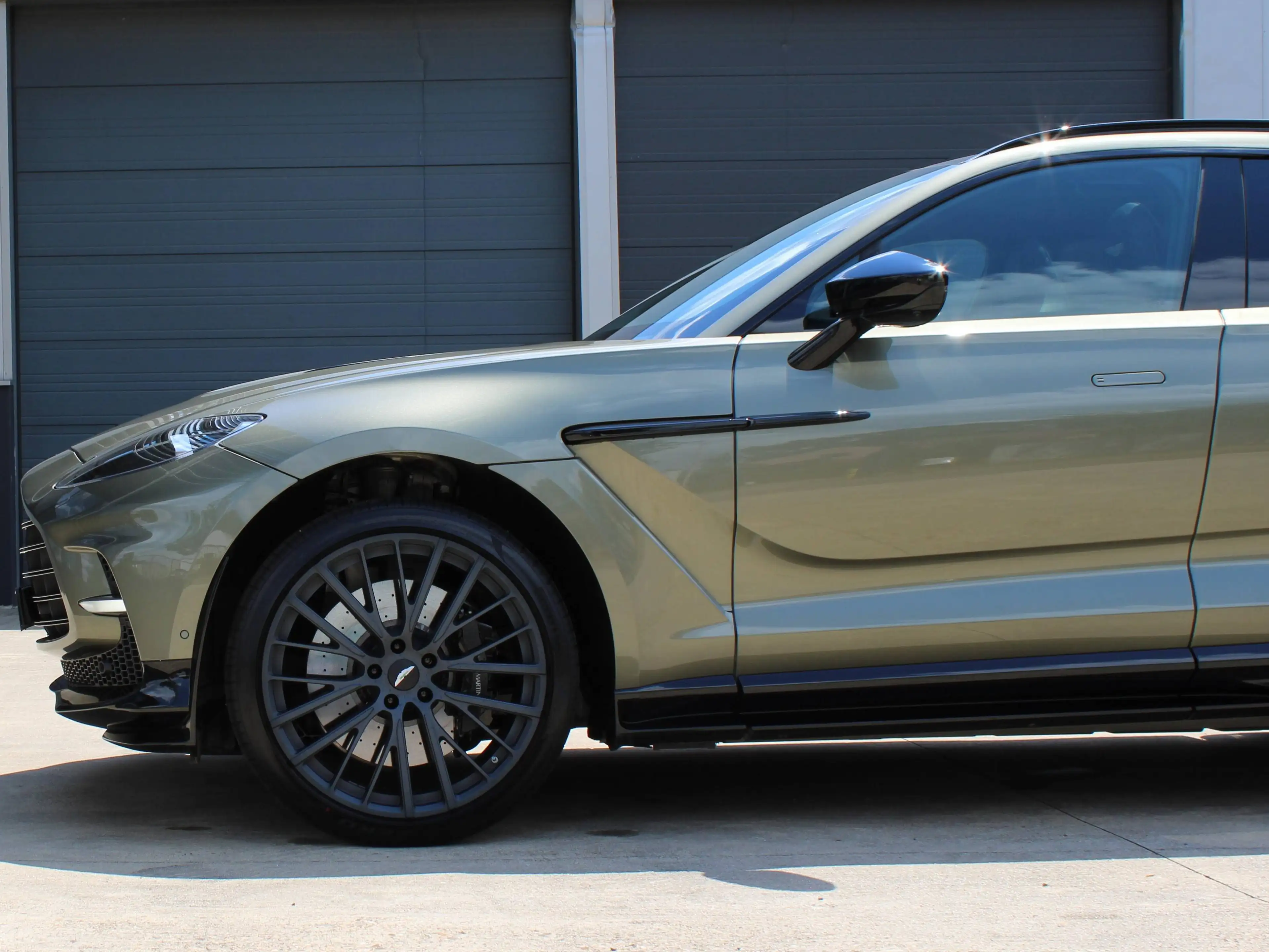 Aston Martin DBX 707/PANO/LED/KEYLESS/ACC/CARPLAY/ — photo 6