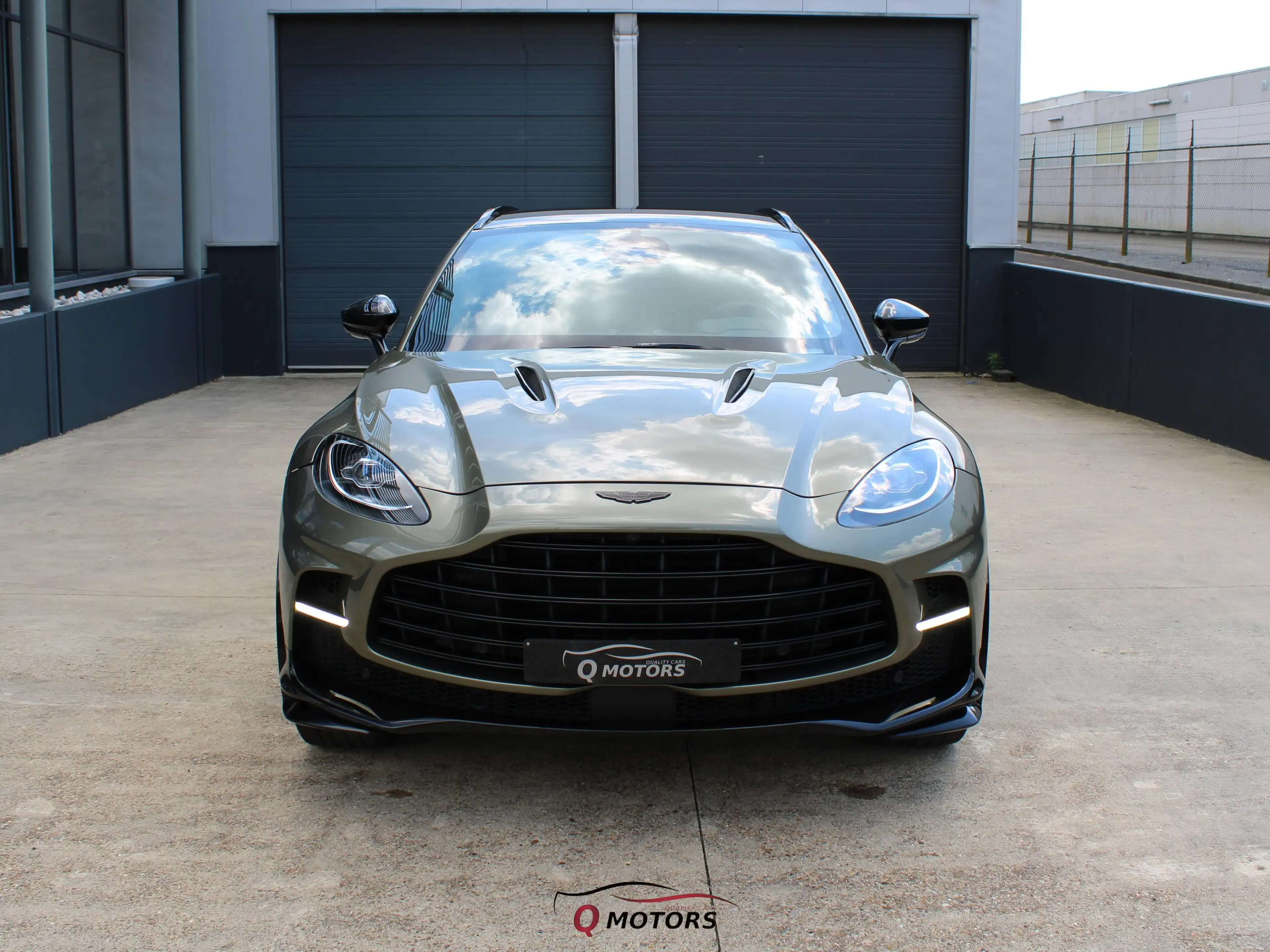Aston Martin DBX 707/PANO/LED/KEYLESS/ACC/CARPLAY/ — photo 2