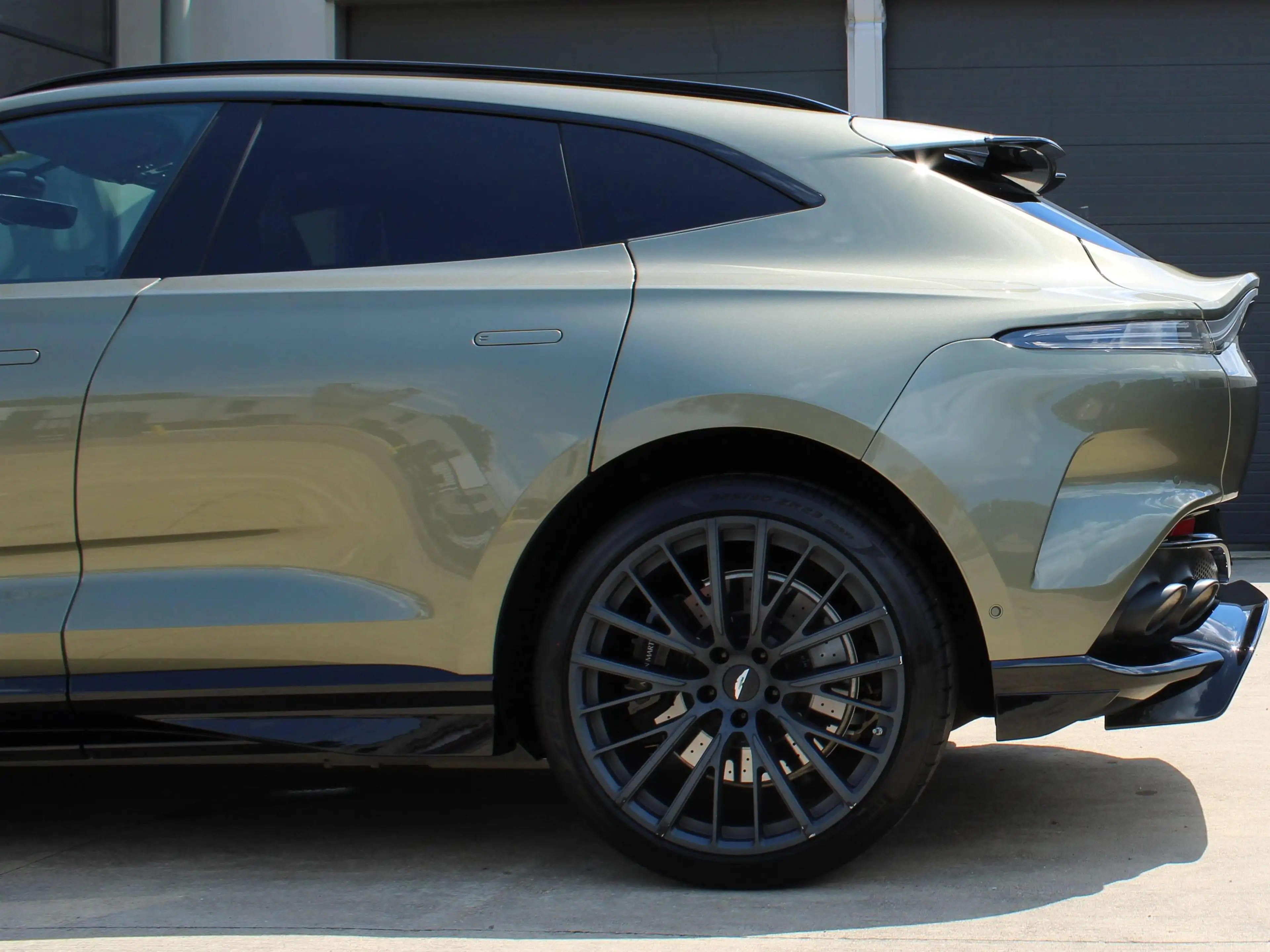 Aston Martin DBX 707/PANO/LED/KEYLESS/ACC/CARPLAY/ — photo 7
