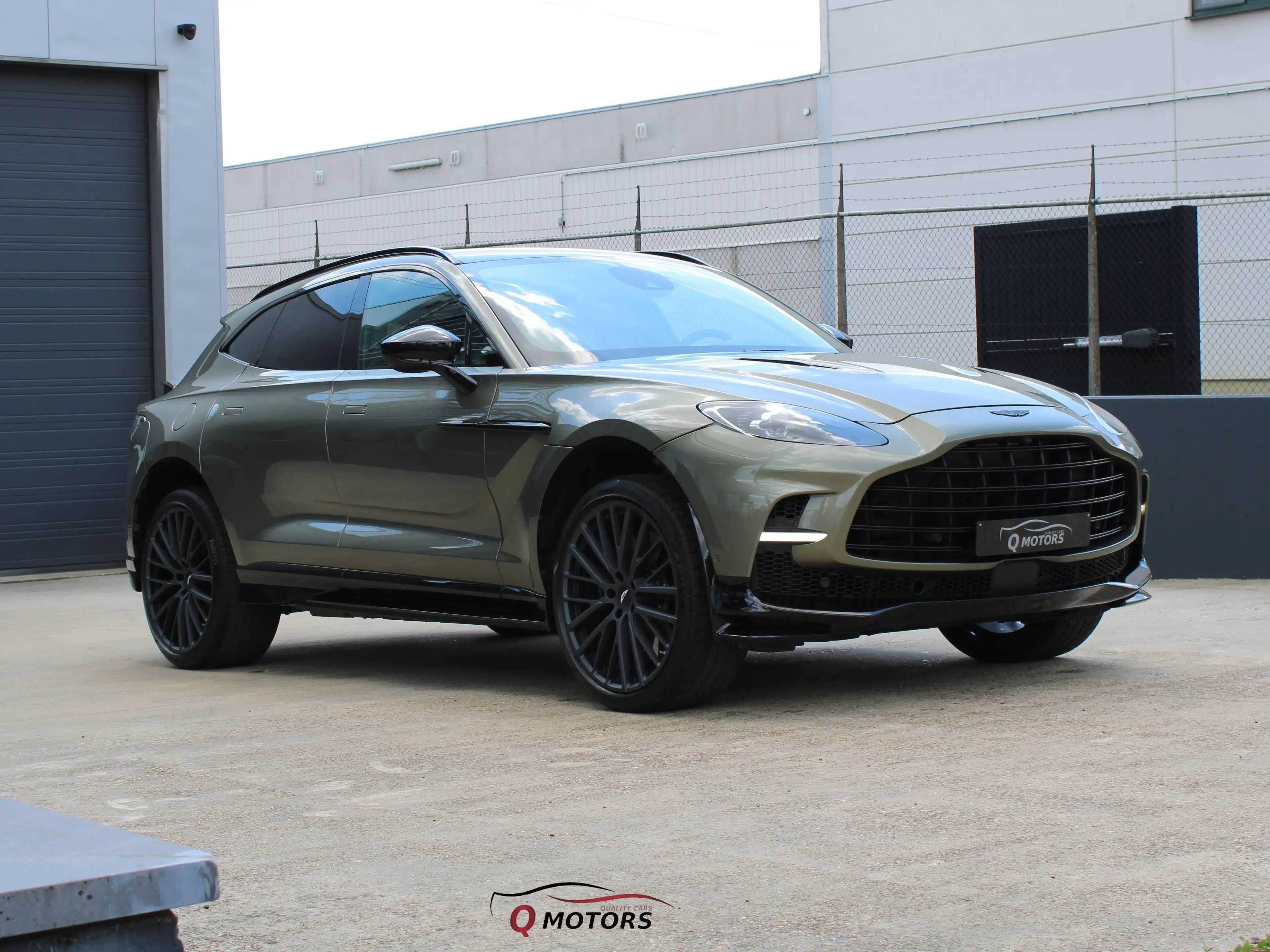 Aston Martin DBX 707/PANO/LED/KEYLESS/ACC/CARPLAY/ — photo 3