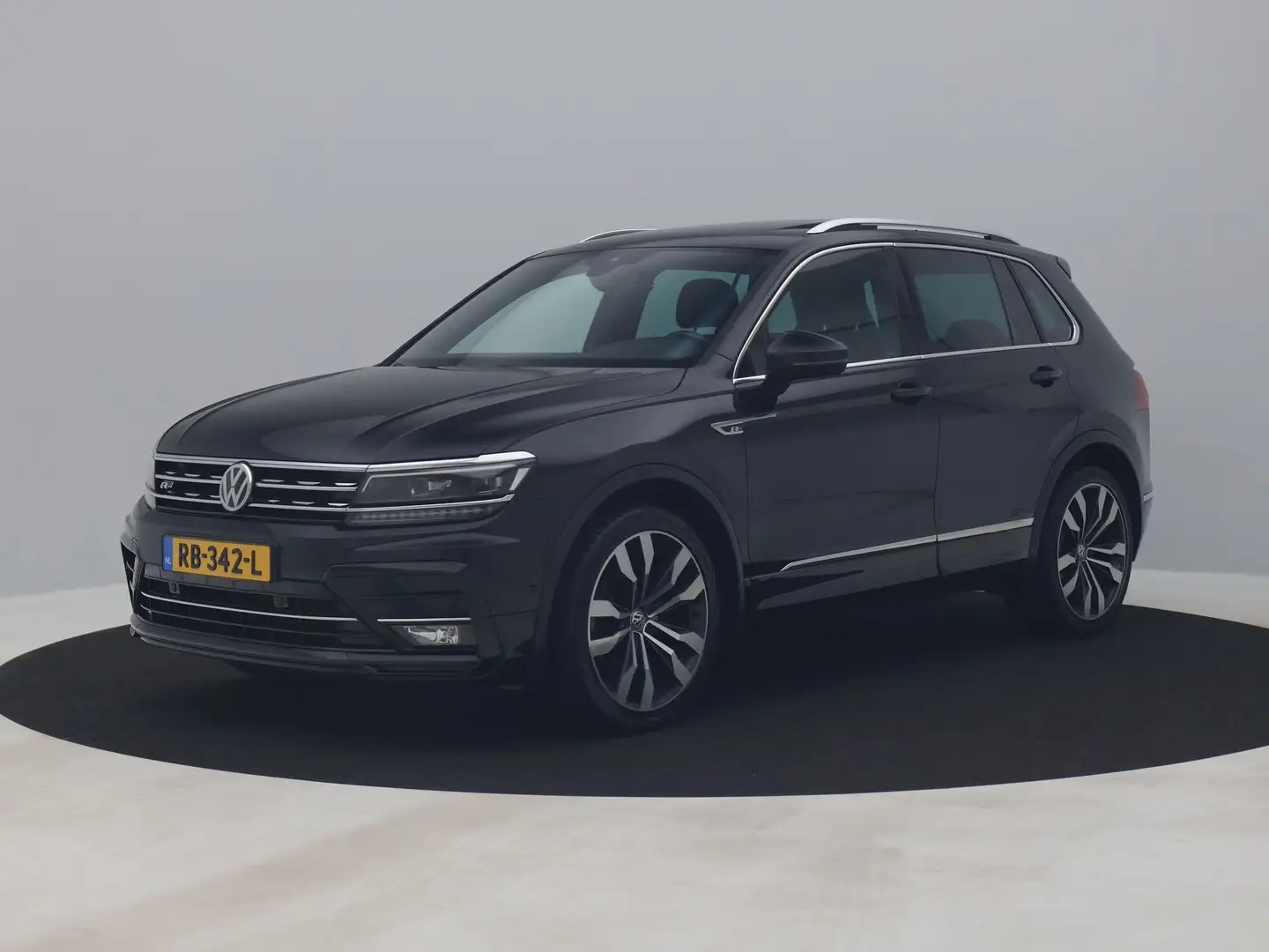 Volkswagen Tiguan 1.4 TSI Comfortline R-Line | PANO | VIRTUAL | CAME Zwart - 1