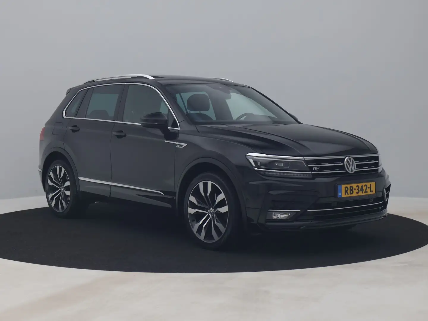Volkswagen Tiguan 1.4 TSI Comfortline R-Line | PANO | VIRTUAL | CAME Zwart - 2