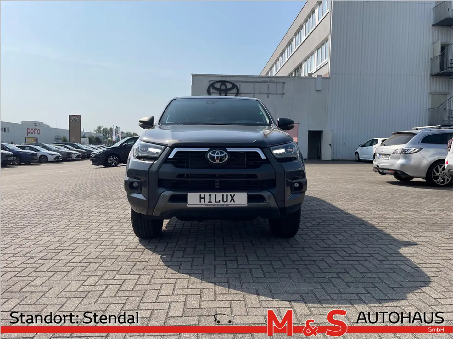 Toyota Hilux 2.8 Double Cab Invincible 4x4 Gris - 2