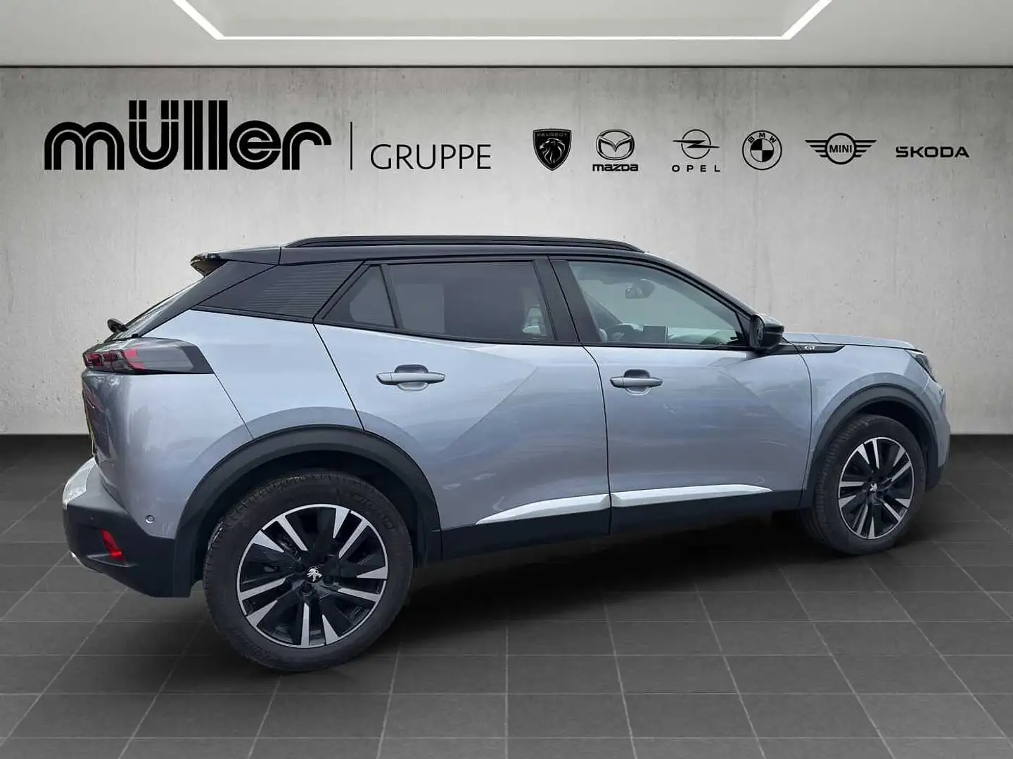 Peugeot 2008 PureTech 155 EAT8 GT Pack Grau - 2