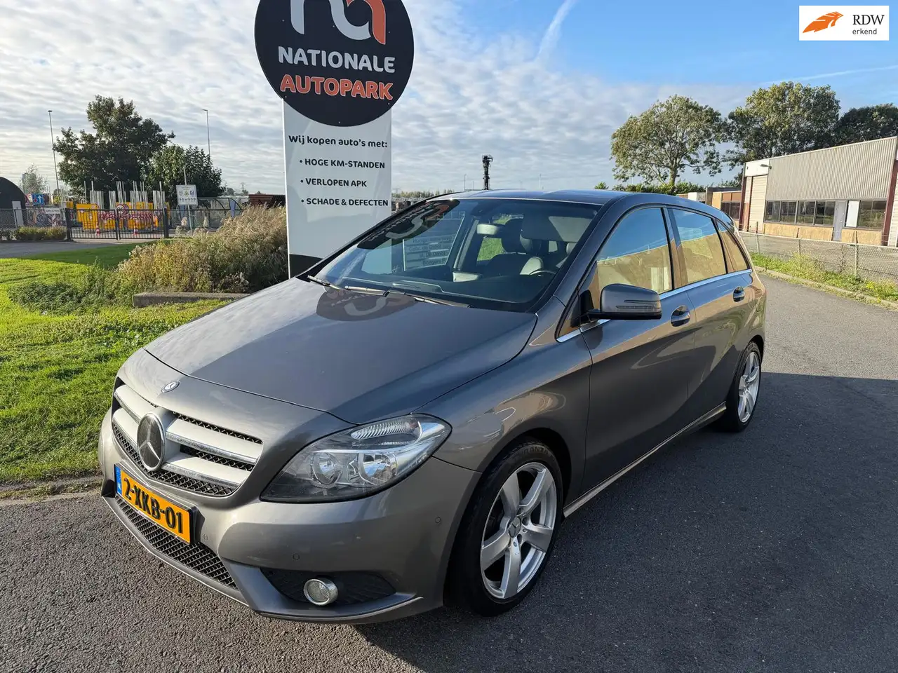Mercedes-Benz B 180