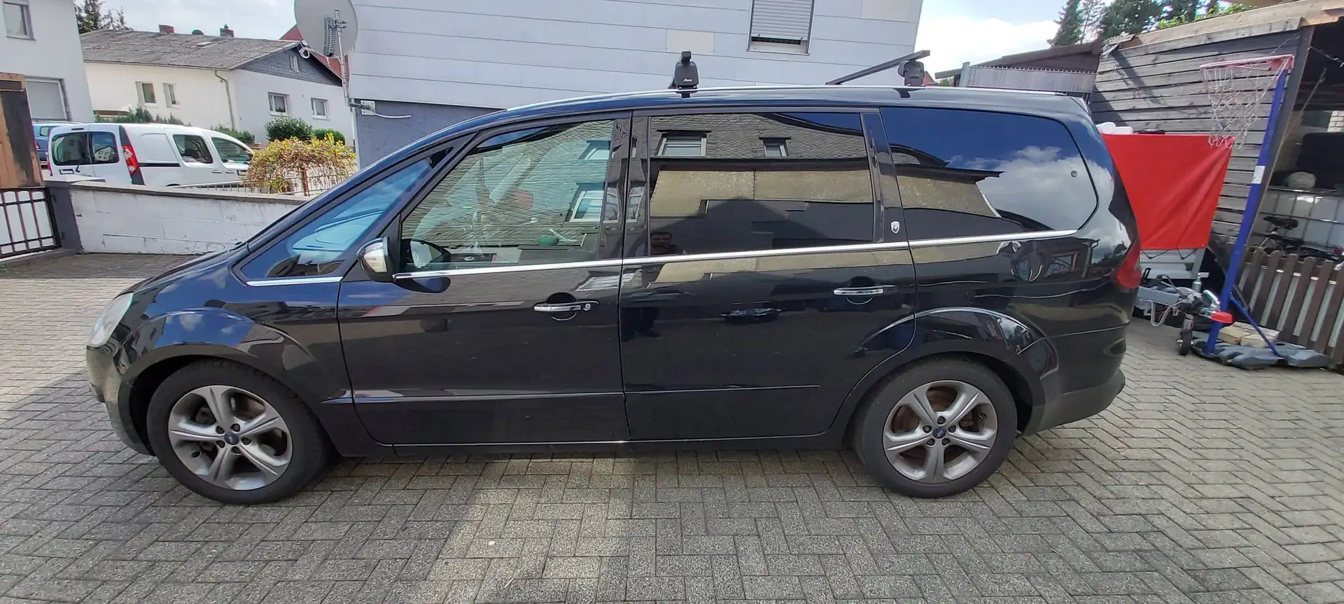 Ford Galaxy Galaxy 2.0 TDCi DPF Aut. Ghia Schwarz - 2