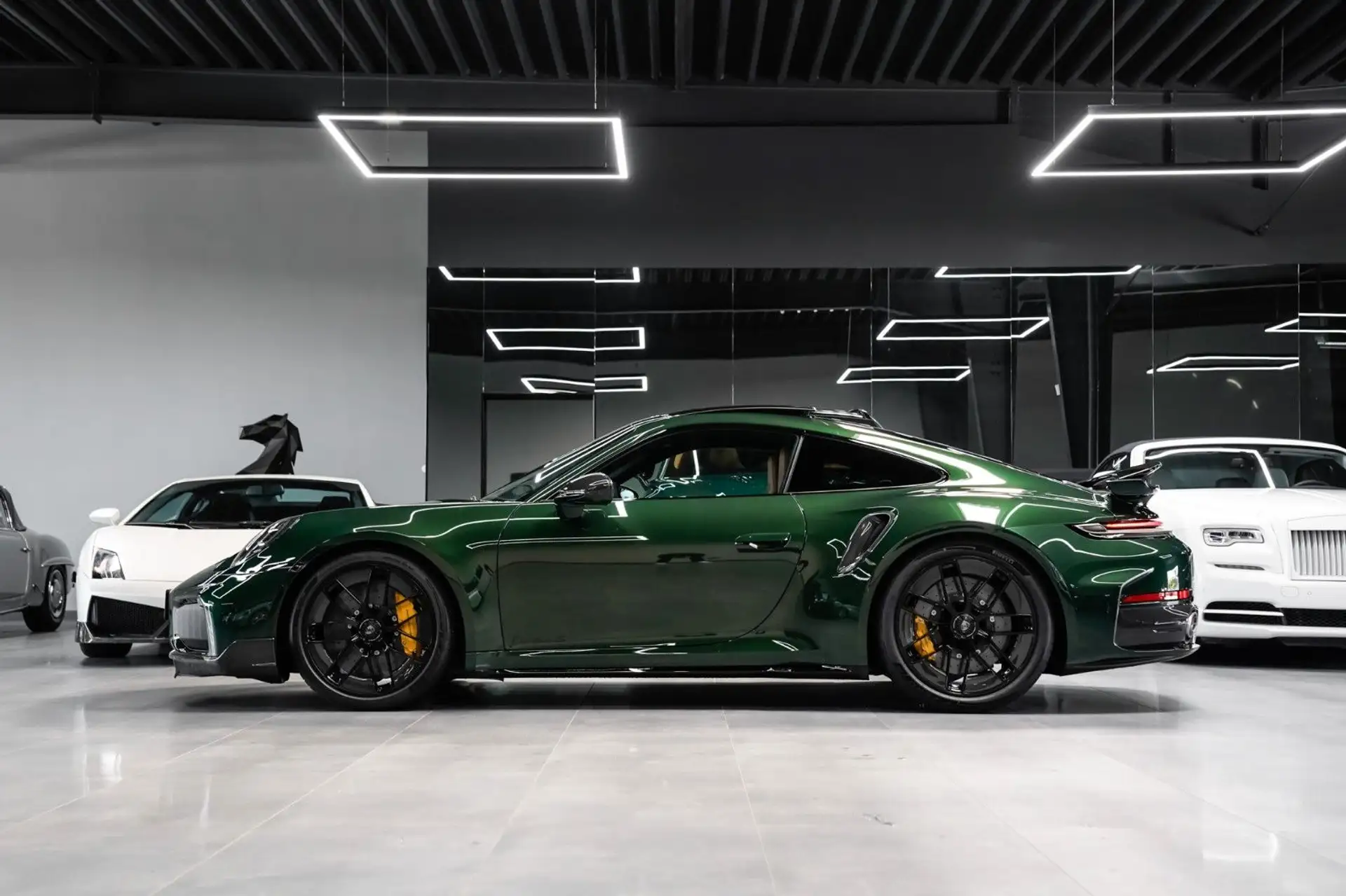 포르쉐 911 Turbo S Coupe 2026 초록 사진 8