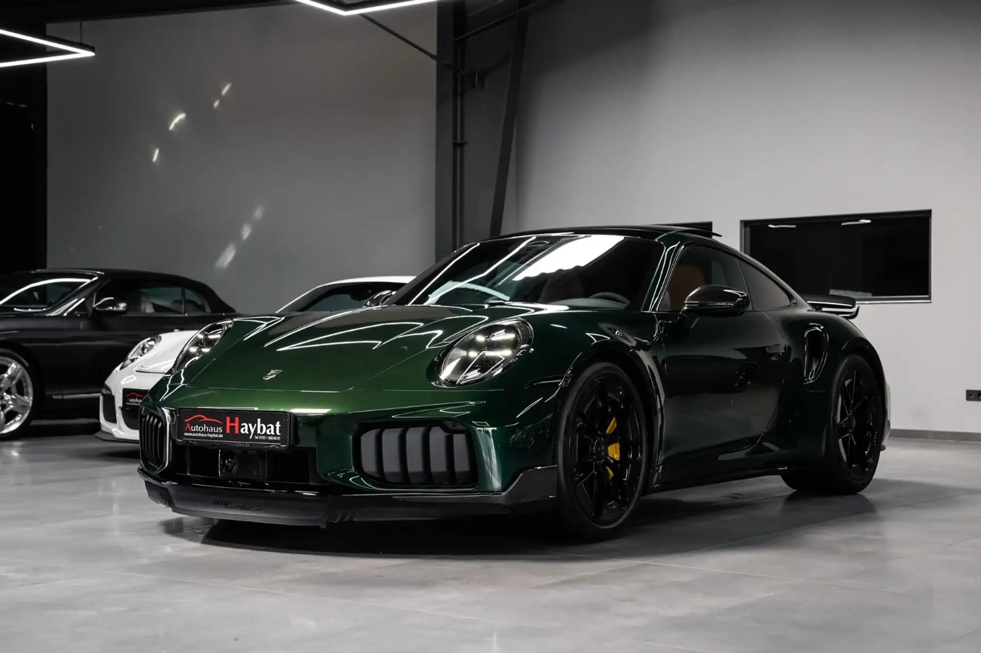 포르쉐 911 Turbo S Coupe 2026 초록 사진 4