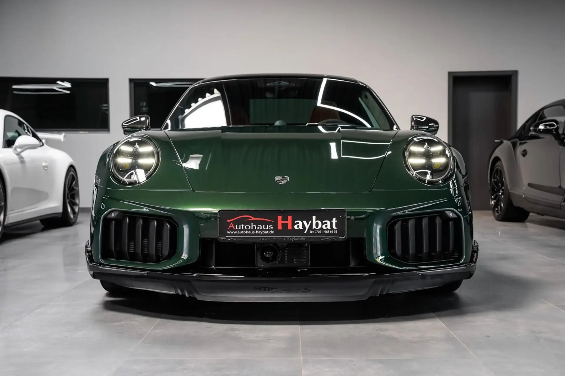 포르쉐 911 Turbo S Coupe 2026 초록 사진 2