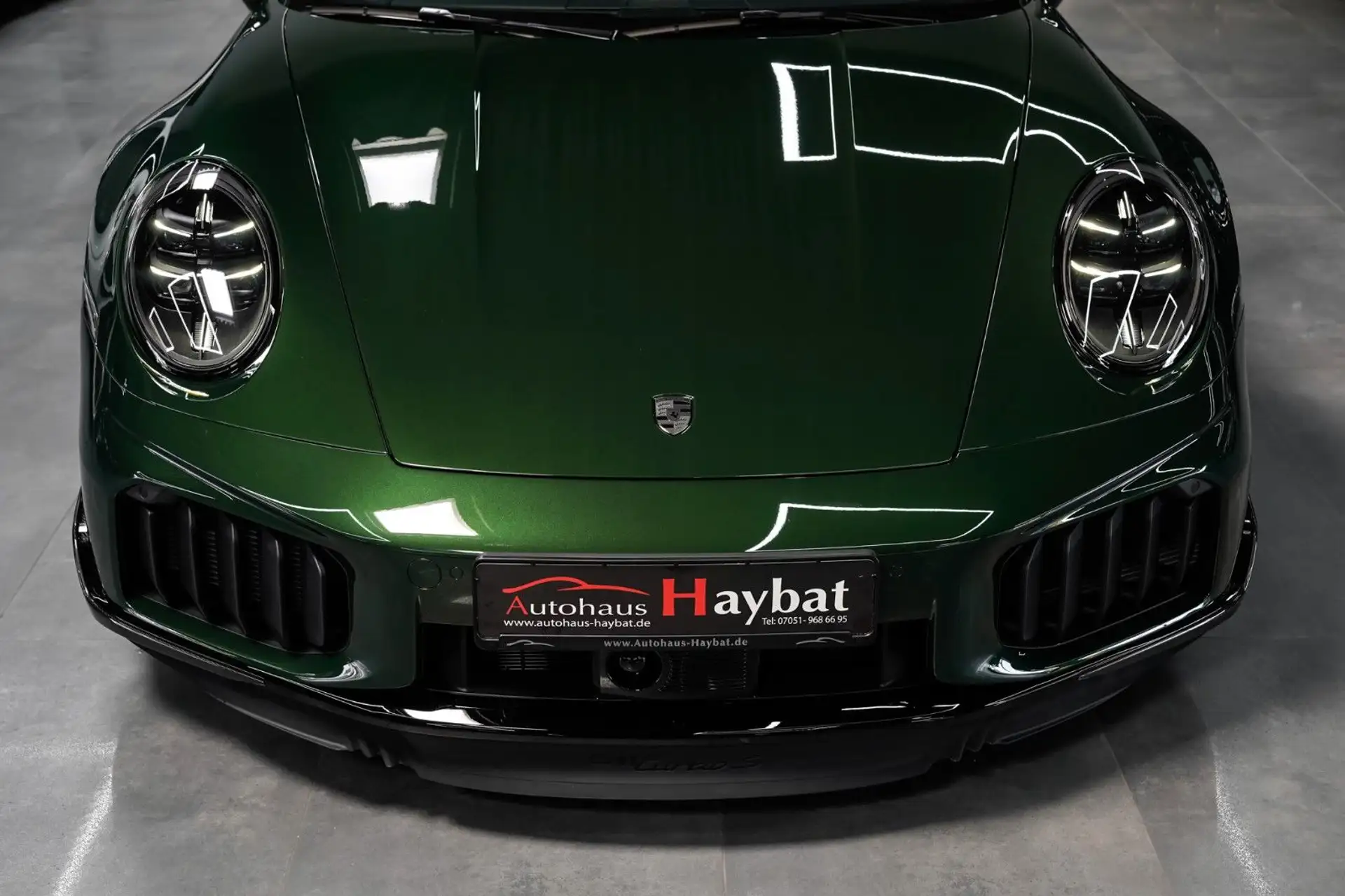 포르쉐 911 Turbo S Coupe 2026 초록 사진 3