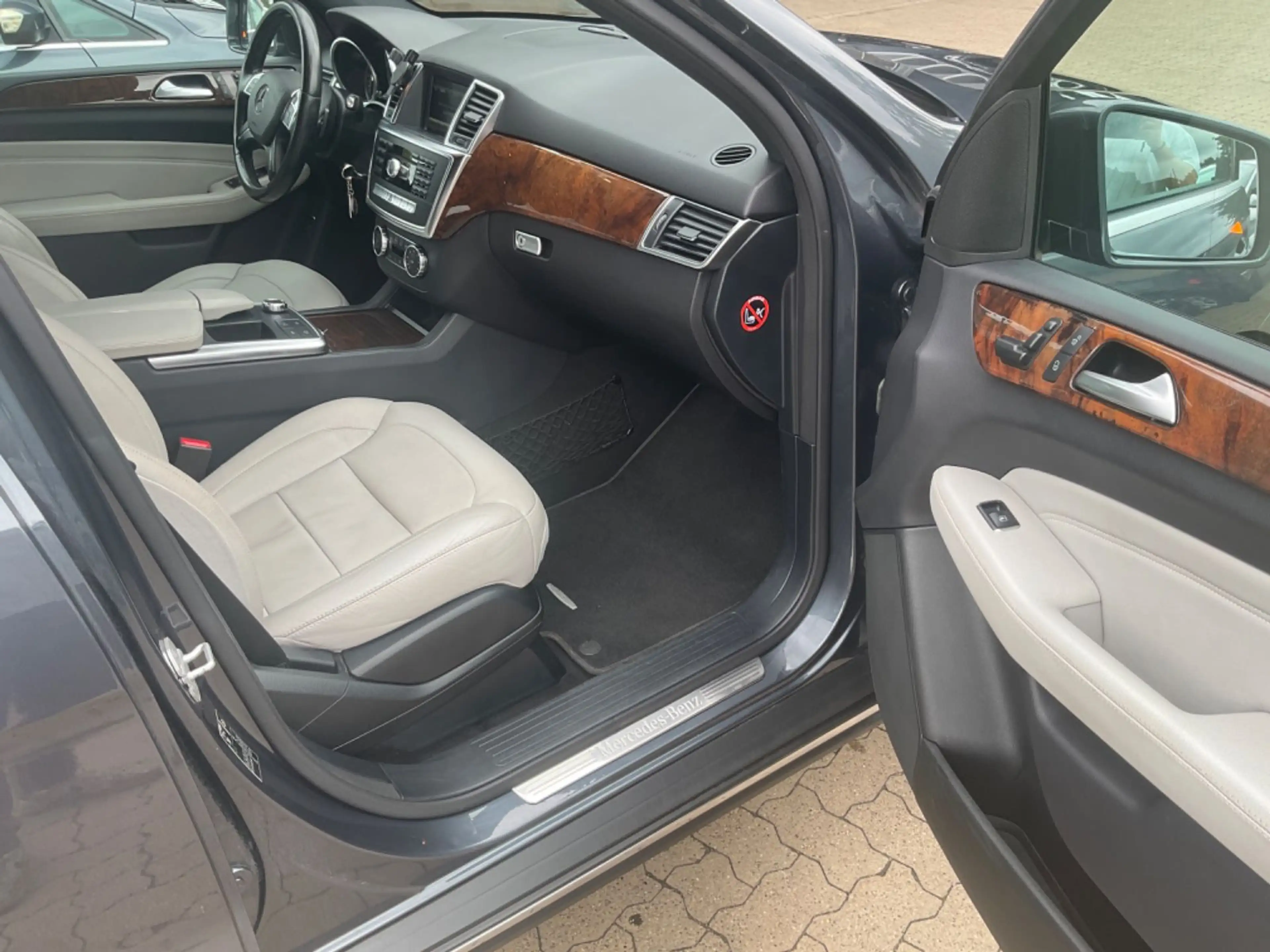 Mercedes-Benz ML 350 BlueTec 4Matic TÜV 11.2027 — photo 3