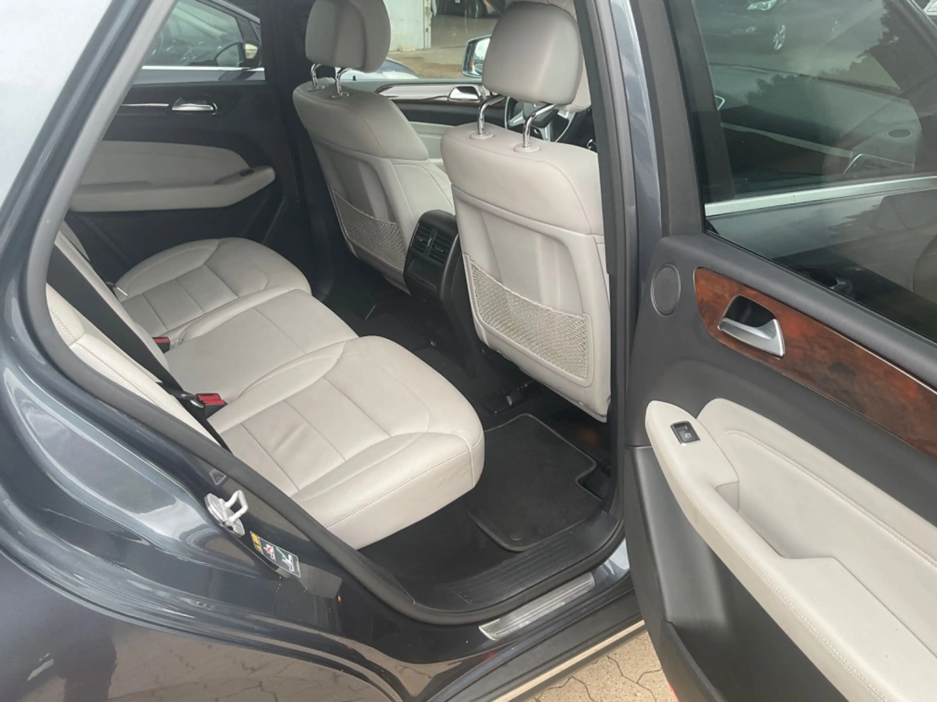 Mercedes-Benz ML 350 BlueTec 4Matic TÜV 11.2027 — photo 4