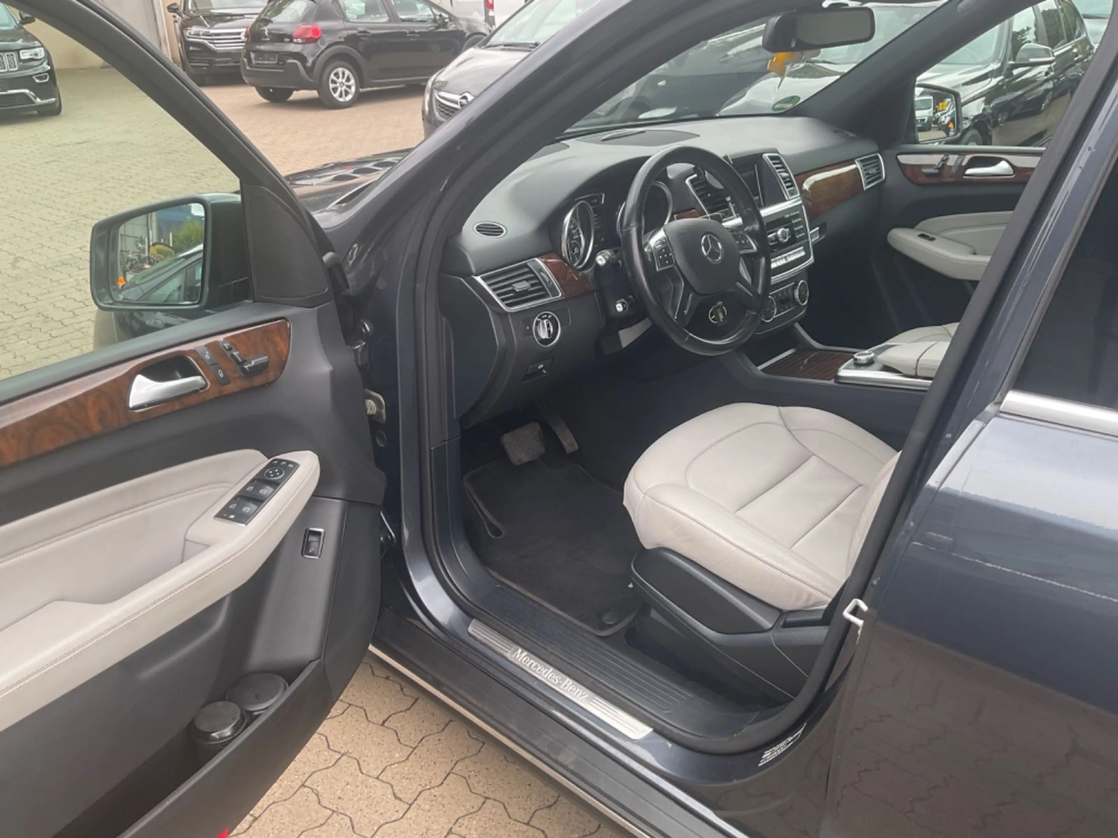 Mercedes-Benz ML 350 BlueTec 4Matic TÜV 11.2027 — photo 10
