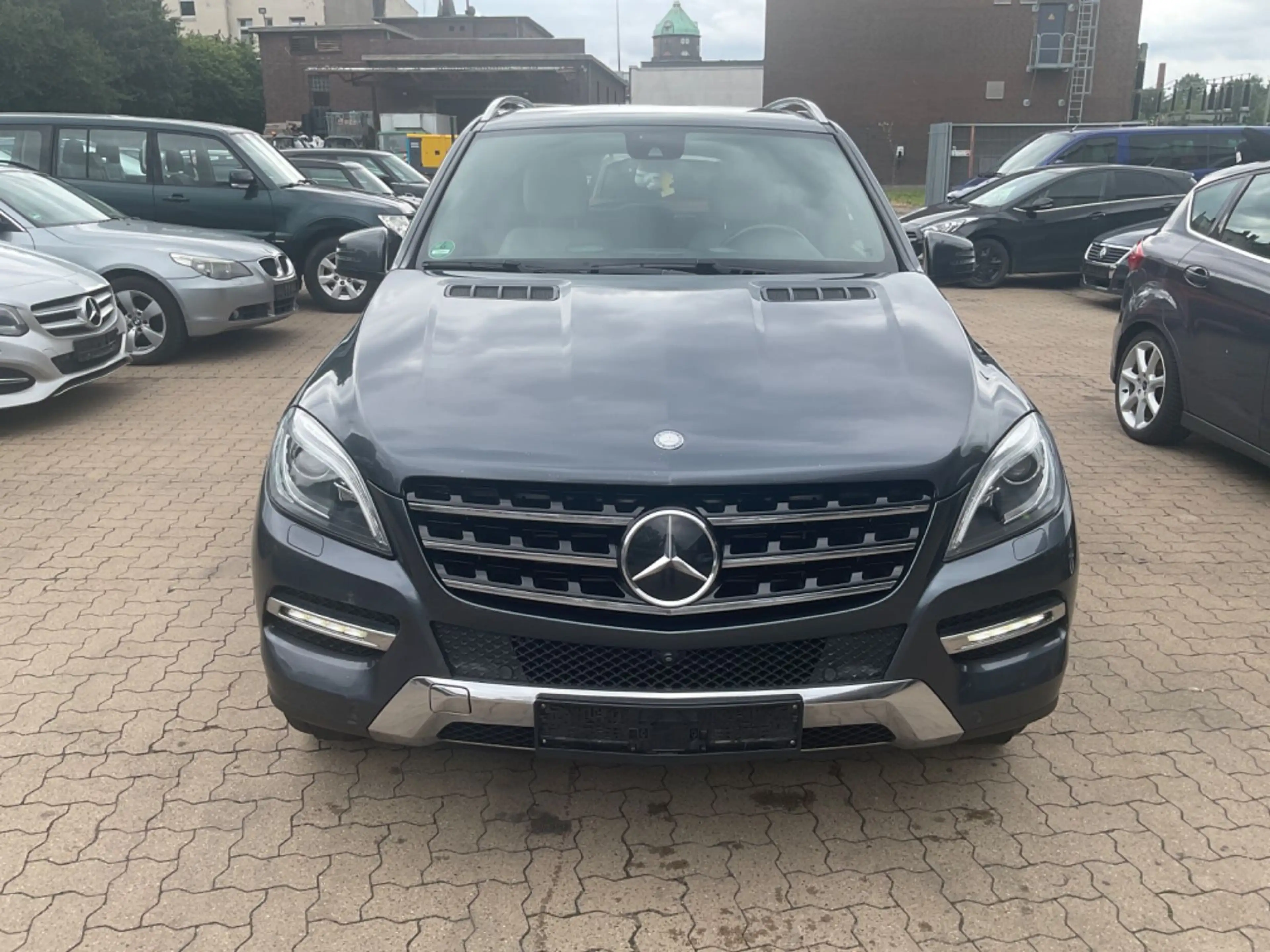Mercedes-Benz ML 350 BlueTec 4Matic TÜV 11.2027 — photo 2